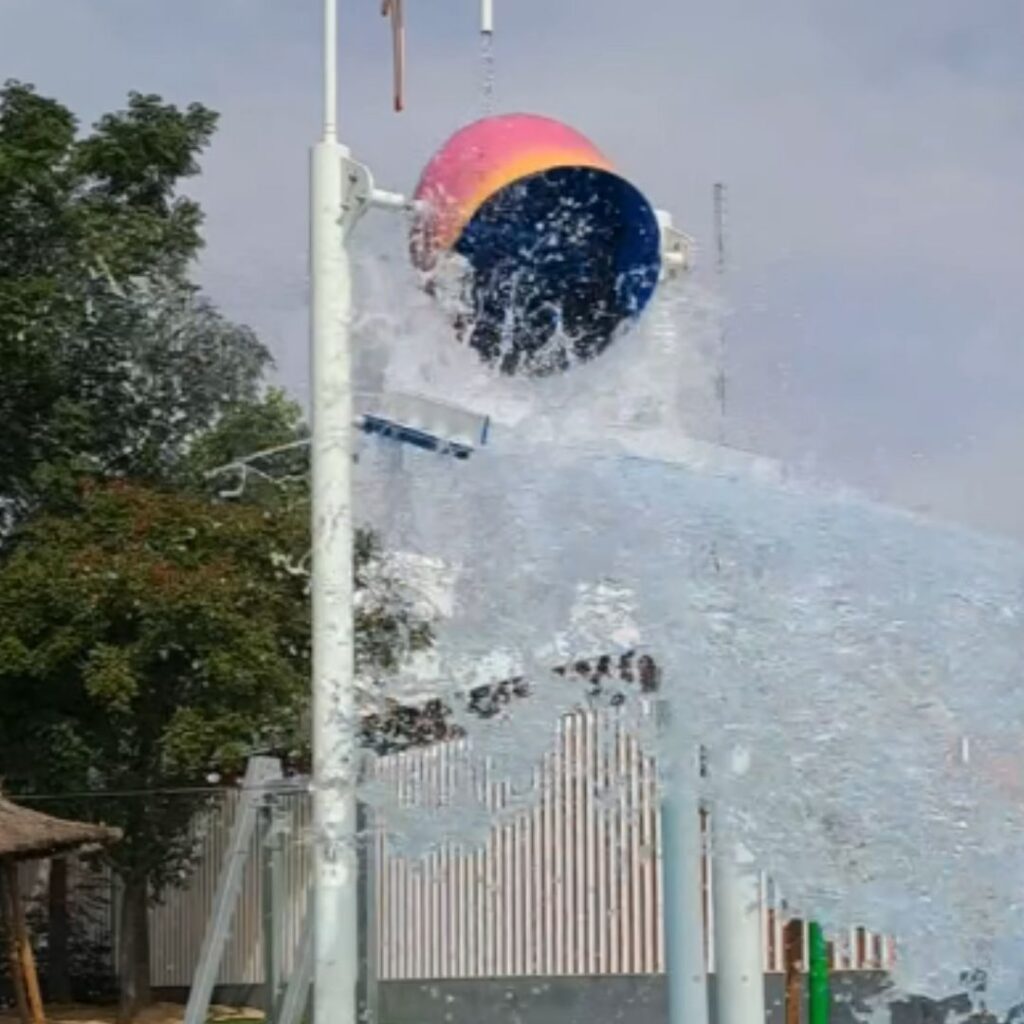 Un parque de agua en el barrio: la idea para que los niños disfruten del verano